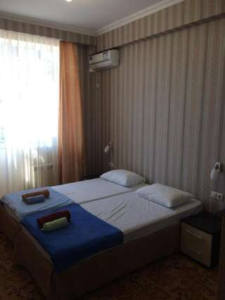 Гостиница Гостевой дом «Гринго 2» Адлер Бюджетный двухместный номер с 2 отдельными кроватями-1