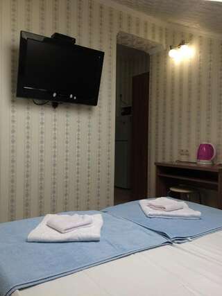 Гостиница Гостевой дом «Гринго 2» Адлер Стандартный двухместный номер с 2 отдельными кроватями-4